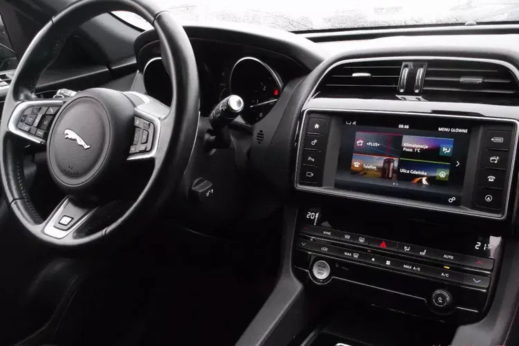 Jaguar f-pace zdjęcie 2
