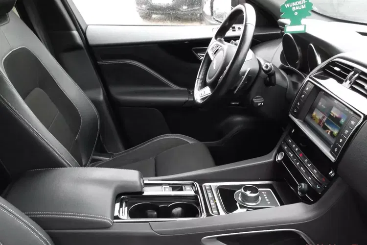 Jaguar f-pace zdjęcie 21