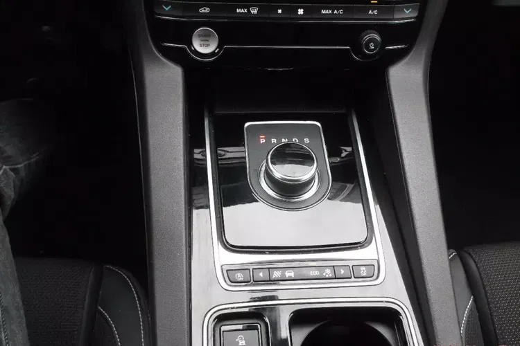 Jaguar f-pace zdjęcie 24