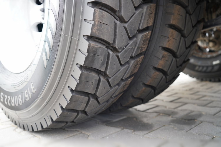 Renault C 430 / 8X4 / BETONOMIESZARKA / GRUSZKA 9 M3 / EURO 6 / OPONY 100% / 2017 ROK zdjęcie 26