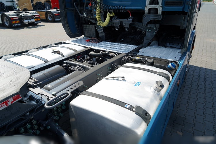 Scania S 500 / RETARDER / KLIMA POSTOJOWA / CAŁA NA PODUSZKACH / OPONY 100% / ALUFELGI / BOGATE WYPOSAŻENIE / SPROWADZONA / PO KONTRAKCIE SERWISOWYM zdjęcie 17