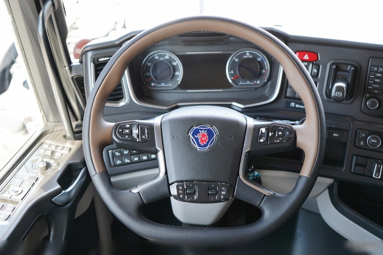 Scania S 500 / RETARDER / KLIMA POSTOJOWA / CAŁA NA PODUSZKACH / OPONY 100% / ALUFELGI / BOGATE WYPOSAŻENIE / SPROWADZONA / PO KONTRAKCIE SERWISOWYM zdjęcie 30