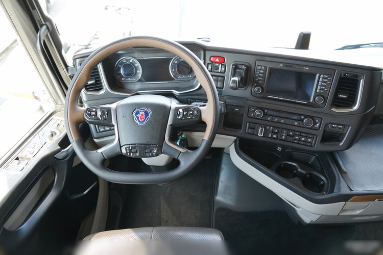 Scania S 500 / RETARDER / KLIMA POSTOJOWA / CAŁA NA PODUSZKACH / OPONY 100% / ALUFELGI / BOGATE WYPOSAŻENIE / SPROWADZONA / PO KONTRAKCIE SERWISOWYM zdjęcie 31