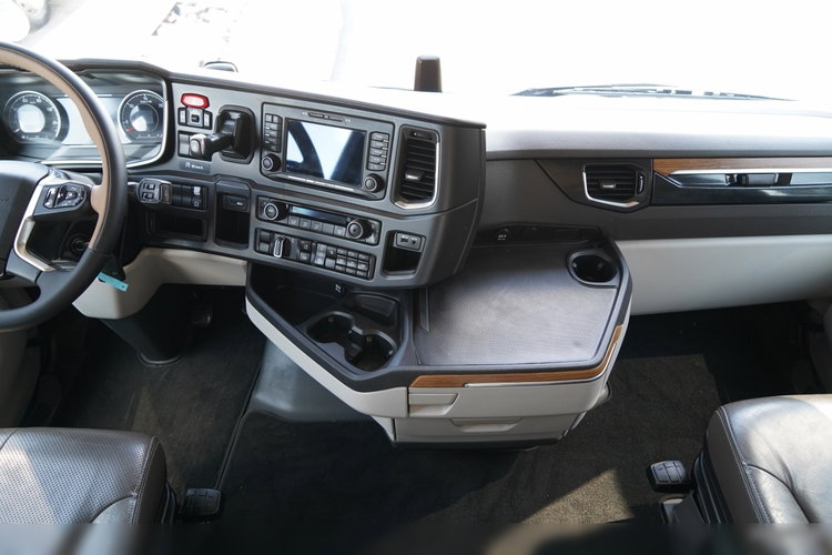 Scania S 500 / RETARDER / KLIMA POSTOJOWA / CAŁA NA PODUSZKACH / OPONY 100% / ALUFELGI / BOGATE WYPOSAŻENIE / SPROWADZONA / PO KONTRAKCIE SERWISOWYM zdjęcie 33