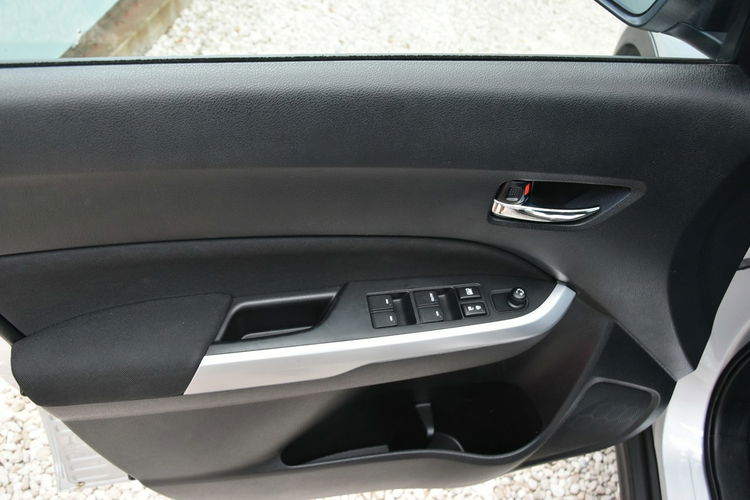 Suzuki Vitara 1.6 120KM 2015r. Polski SALON Iwł. Kamera LED Climatronic zdjęcie 16