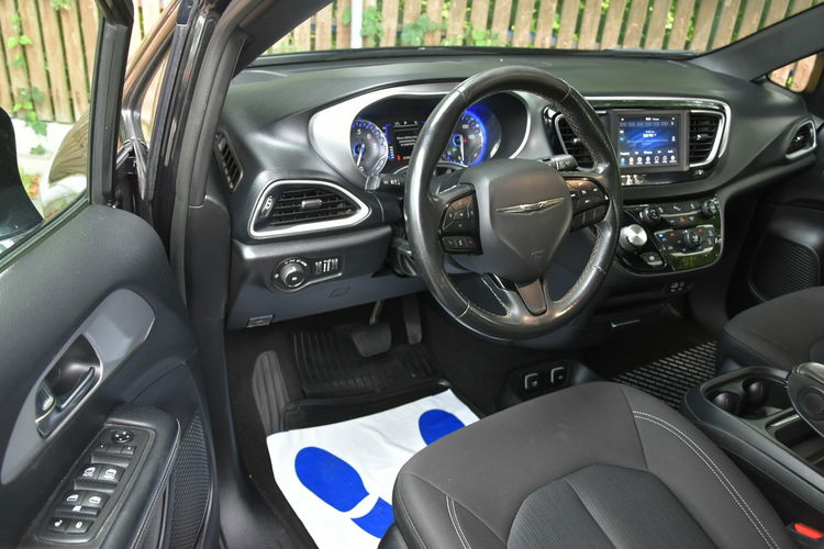 Chrysler Pacifica 3.6 V6 291KM 2019r. Touring Kamera LED zdjęcie 15