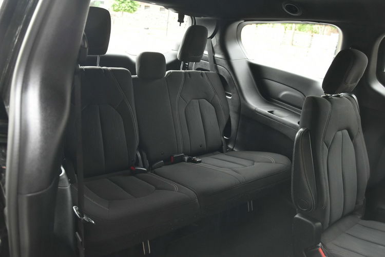Chrysler Pacifica 3.6 V6 291KM 2019r. Touring Kamera LED zdjęcie 19