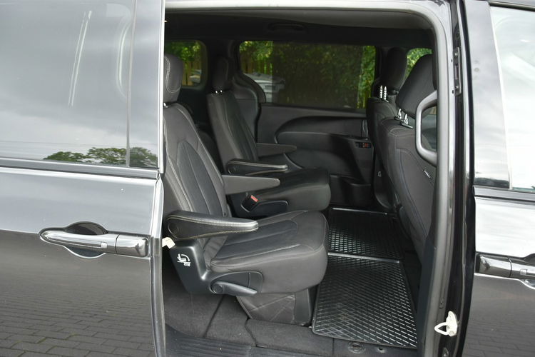 Chrysler Pacifica 3.6 V6 291KM 2019r. Touring Kamera LED zdjęcie 24