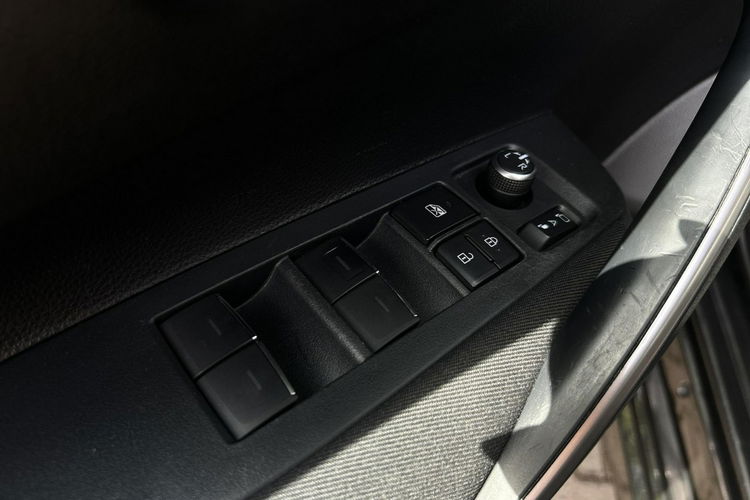 Toyota Corolla 1.8 Hybrid COMFORT TECH, salon Polska, gwarancja, FV23% zdjęcie 15