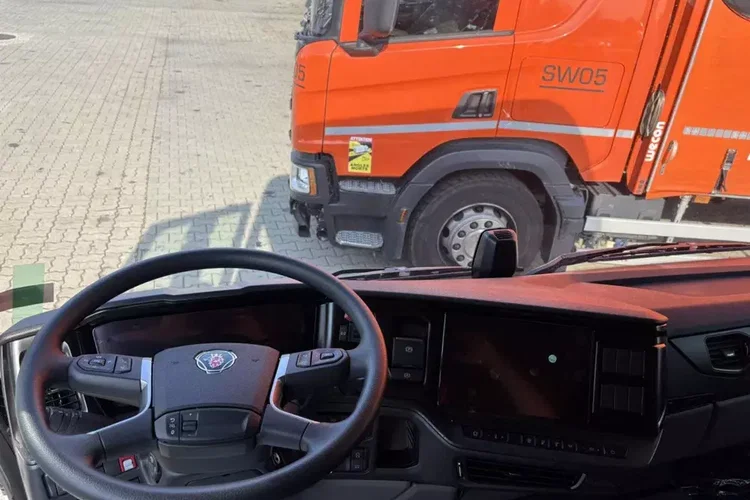 Scania L 340 B6x2 4NB zdjęcie 11