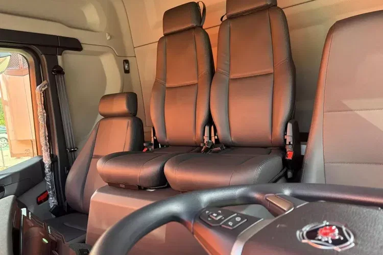 Scania L 340 B6x2 4NB zdjęcie 13