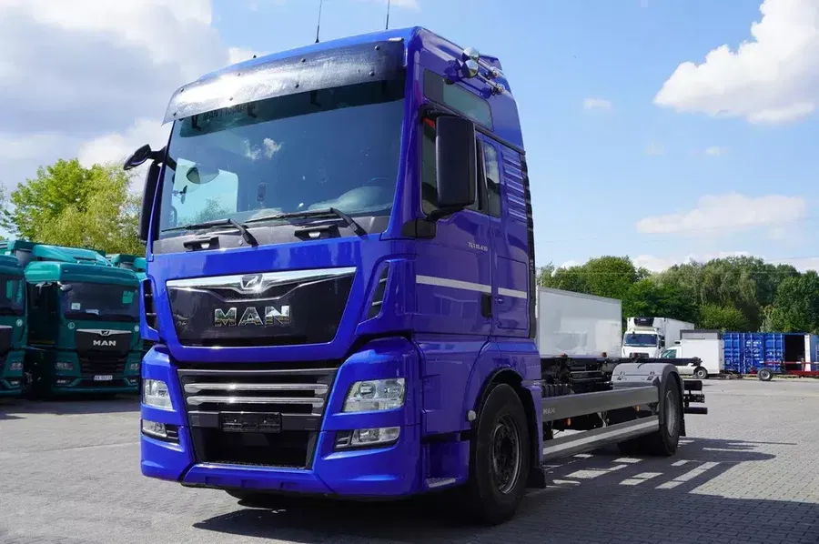 YA−MAN STA-211L BLUE MAN TGX 18.430 / BDF / Kab. sypialna / 2021 / 4 szt. getruck