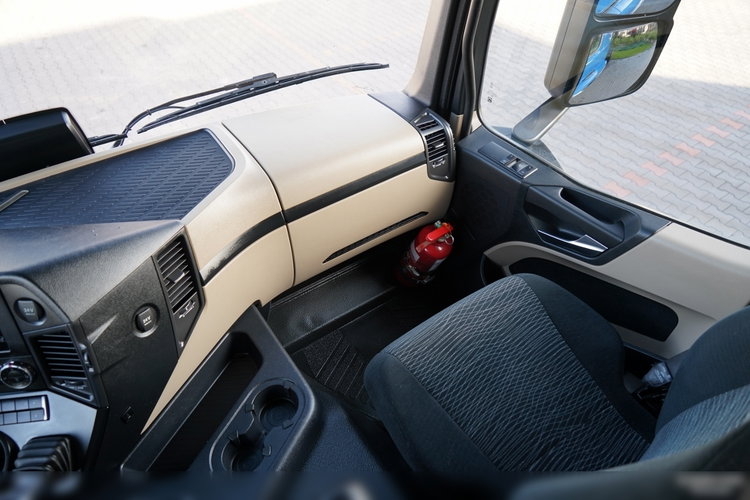 Mercedes ACTROS 1843 / PEŁNY ADR / ALUFELGI / EURO 6 / PO KONTRAKCIE SERWISOWYM / SPROWADZONY zdjęcie 32