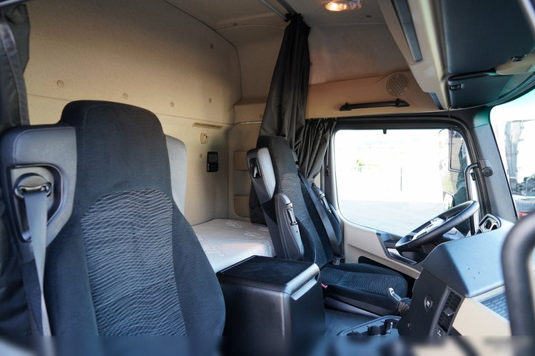 Mercedes ACTROS 1843 / PEŁNY ADR / ALUFELGI / EURO 6 / PO KONTRAKCIE SERWISOWYM / SPROWADZONY zdjęcie 35