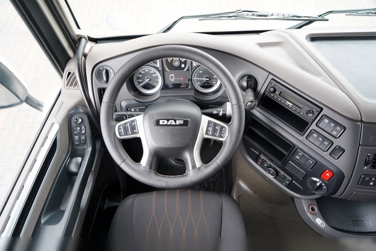 DAF XF 530 / RETARDER / KLIMATYZACJA POSTOJOWA / HYDRAULIKA  / PO KONTRAKCIE SERWISOWYM zdjęcie 29