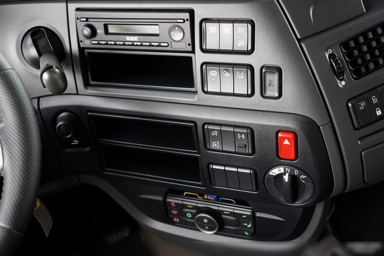 DAF XF 530 / RETARDER / KLIMATYZACJA POSTOJOWA / HYDRAULIKA  / PO KONTRAKCIE SERWISOWYM zdjęcie 30