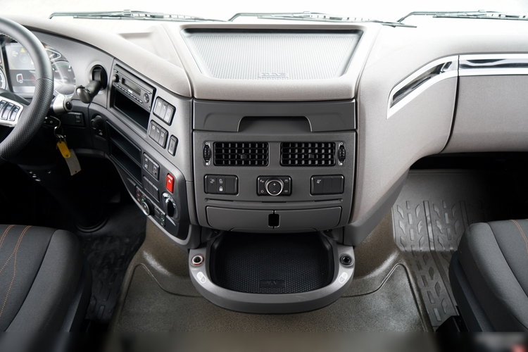 DAF XF 530 / RETARDER / KLIMATYZACJA POSTOJOWA / HYDRAULIKA  / PO KONTRAKCIE SERWISOWYM zdjęcie 31