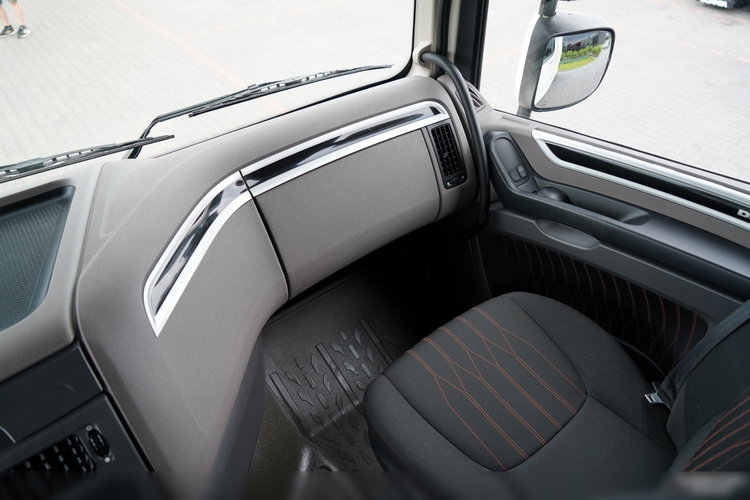 DAF XF 530 / RETARDER / KLIMATYZACJA POSTOJOWA / HYDRAULIKA  / PO KONTRAKCIE SERWISOWYM zdjęcie 32