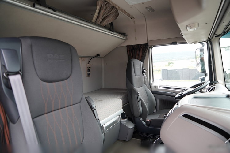 DAF XF 530 / RETARDER / KLIMATYZACJA POSTOJOWA / HYDRAULIKA  / PO KONTRAKCIE SERWISOWYM zdjęcie 35