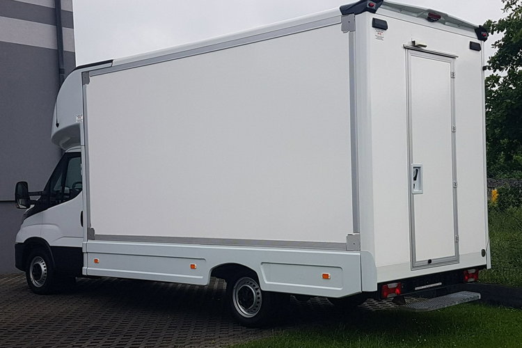 Iveco Daily KONTENER NISKOPODŁOGOWY 4.43x2.23x2.42 SKLEP BAR FOODTRUCK KAMPER AC zdjęcie 3