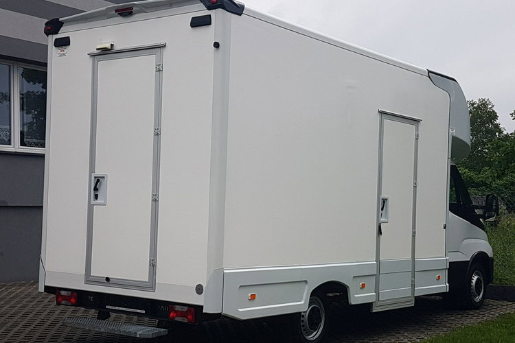 Iveco Daily KONTENER NISKOPODŁOGOWY 4.43x2.23x2.42 SKLEP BAR FOODTRUCK KAMPER AC zdjęcie 4