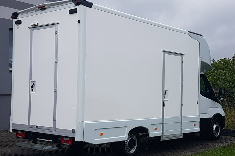 Iveco Daily KONTENER NISKOPODŁOGOWY 4.43x2.23x2.42 SKLEP BAR FOODTRUCK KAMPER AC zdjęcie 4