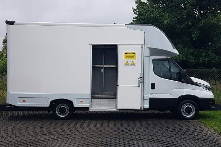 Iveco Daily KONTENER NISKOPODŁOGOWY 4.43x2.23x2.42 SKLEP BAR FOODTRUCK KAMPER AC zdjęcie 17