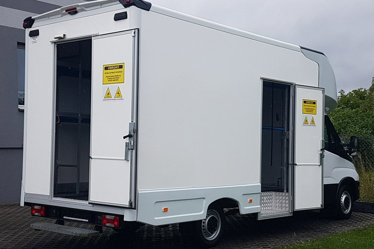 Iveco Daily KONTENER NISKOPODŁOGOWY 4.43x2.23x2.42 SKLEP BAR FOODTRUCK KAMPER AC zdjęcie 29