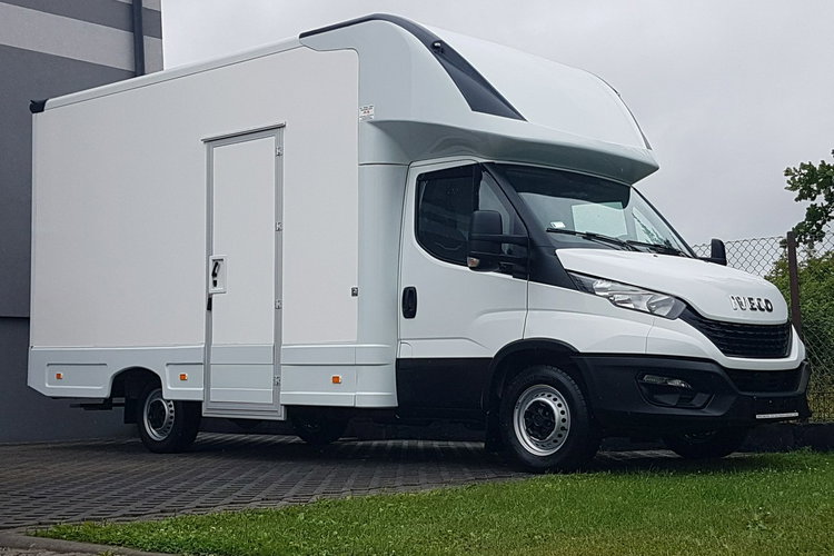 Iveco Daily KONTENER NISKOPODŁOGOWY 4.43x2.23x2.42 SKLEP BAR FOODTRUCK KAMPER AC zdjęcie 30
