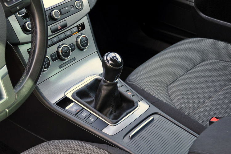 Volkswagen Passat 2.0TDI(140KM) Duża Navi Klimatronik El.Fotel Welur Reling Alu16"ASO VW zdjęcie 36