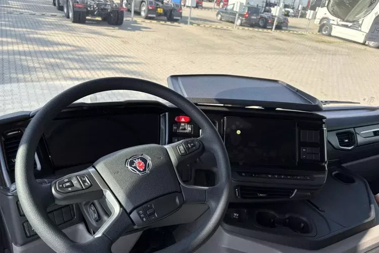 Scania P 340 B6x2 4NA zdjęcie 11