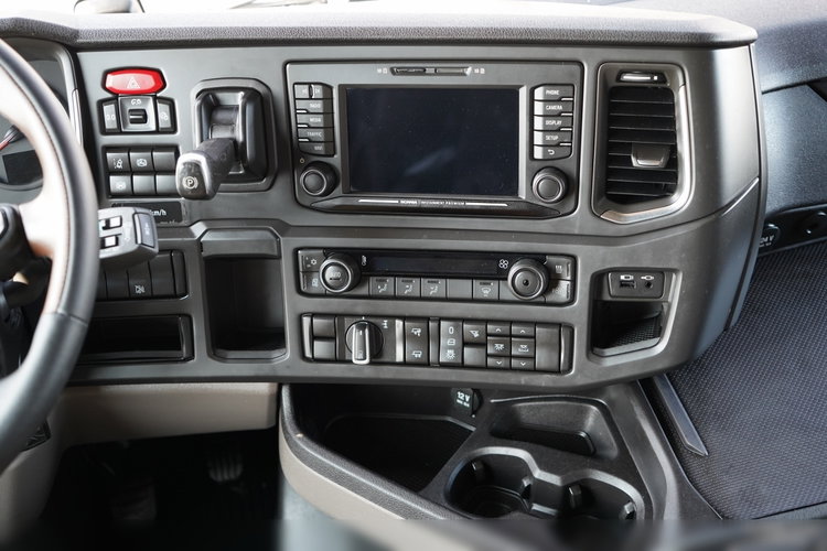 Scania S 500 / RETARDER / CAŁA NA PODUSZKACH / SPROWADZONA / PO KONTRAKCIE SERWISOWYM zdjęcie 32