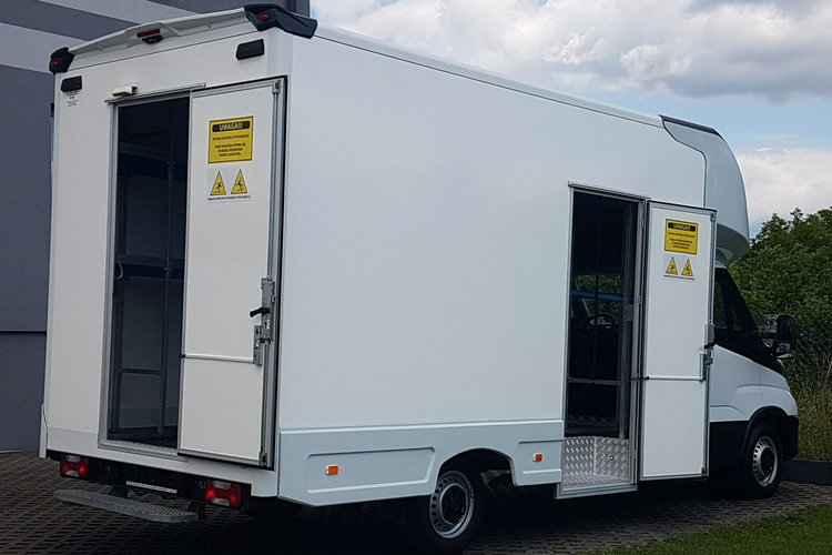 Iveco Daily KONTENER NISKOPODŁOGOWY 4.43x2.23x2.42 SKLEP BAR FOODTRUCK KAMPER AC zdjęcie 25