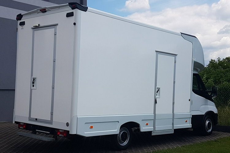 Iveco Daily KONTENER NISKOPODŁOGOWY 4.43x2.23x2.42 SKLEP BAR FOODTRUCK KAMPER AC zdjęcie 4