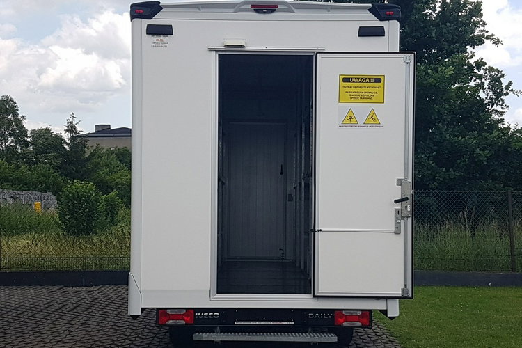 Iveco Daily KONTENER NISKOPODŁOGOWY 4.43x2.23x2.42 SKLEP BAR FOODTRUCK KAMPER AC zdjęcie 5