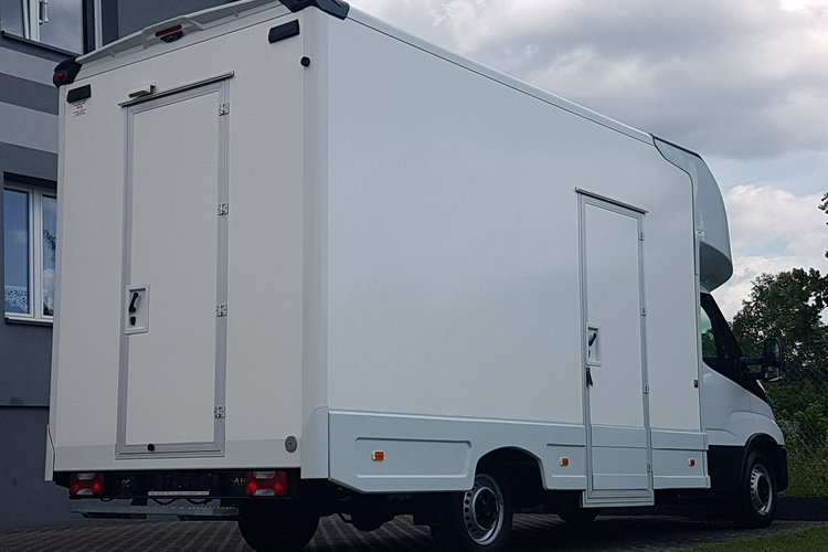 Iveco Daily KONTENER NISKOPODŁOGOWY 4.43x2.23x2.42 SKLEP BAR FOODTRUCK KAMPER AC zdjęcie 29