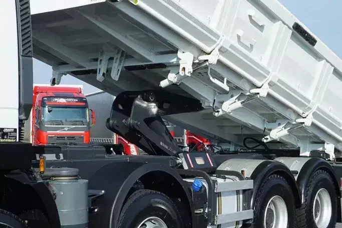 Iveco / TRAKKER / 480 / E 6 / WYWROTKA / 8 X 4 / HYDROBURTA / RETARDER zdjęcie 15