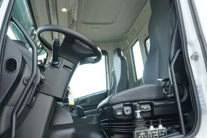 Iveco / TRAKKER / 480 / E 6 / WYWROTKA / 8 X 4 / HYDROBURTA / RETARDER zdjęcie 7