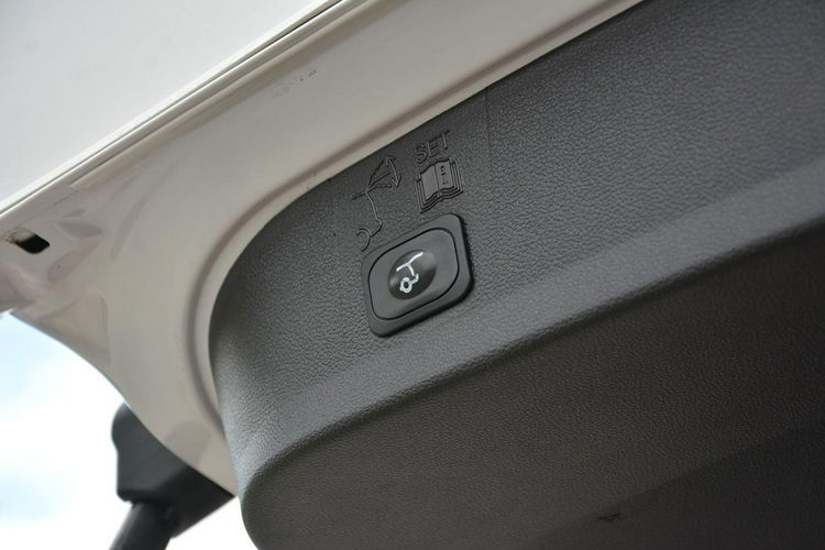 Ford Kuga Individual Biała perła Skóry Panorama Ledy Navi Tablet el.fotele zdjęcie 36