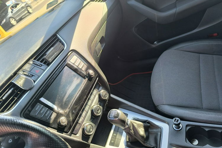 Skoda Octavia 2.0 TDi 150KM Klimatronic Navi zdjęcie 16