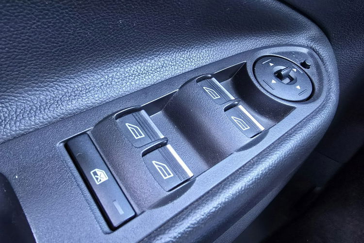 Ford Kuga Oryginał lakier + 4x4 + niski przebieg zdjęcie 20