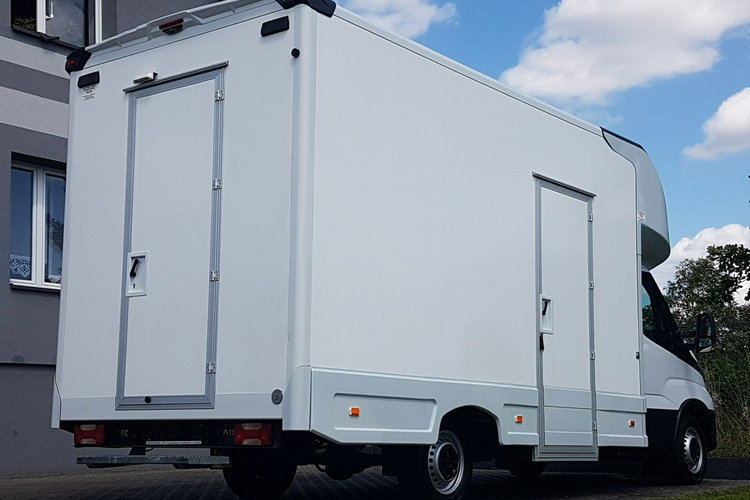 Iveco Daily KONTENER NISKOPODŁOGOWY 4.43x2.23x2.42 SKLEP BAR FOODTRUCK KAMPER AC zdjęcie 29