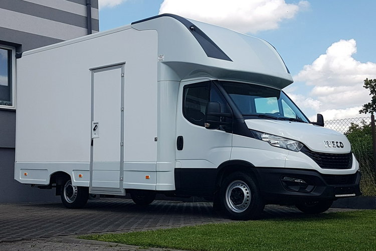 Iveco Daily KONTENER NISKOPODŁOGOWY 4.43x2.23x2.42 SKLEP BAR FOODTRUCK KAMPER AC zdjęcie 30