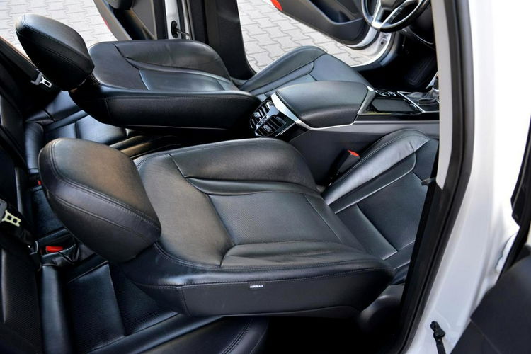 Hyundai i40 Lift Premium Skóry bi-Xenon Ledy Panorama Navi Wentylacja EL.Klapa zdjęcie 17