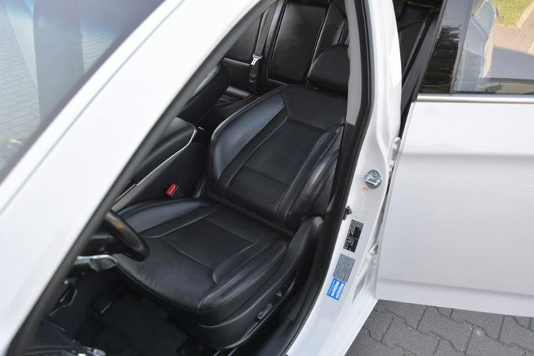 Hyundai i40 Lift Premium Skóry bi-Xenon Ledy Panorama Navi Wentylacja EL.Klapa zdjęcie 21