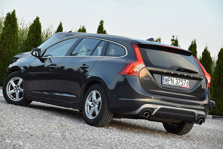 Volvo V60 2,0D3 150Km R-Design Pół-Skóra Led Navi Xenon Gwarancja zdjęcie 14