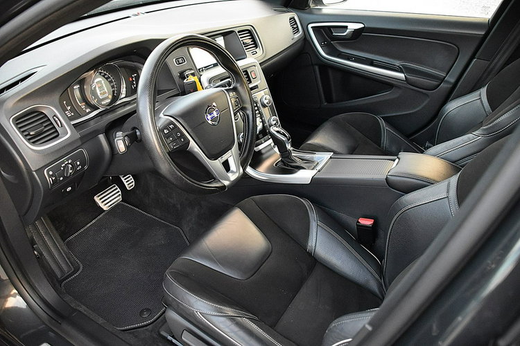 Volvo V60 2,0D3 150Km R-Design Pół-Skóra Led Navi Xenon Gwarancja zdjęcie 17