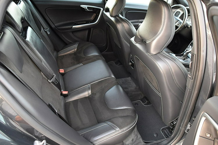 Volvo V60 2,0D3 150Km R-Design Pół-Skóra Led Navi Xenon Gwarancja zdjęcie 18