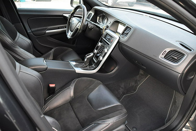 Volvo V60 2,0D3 150Km R-Design Pół-Skóra Led Navi Xenon Gwarancja zdjęcie 19