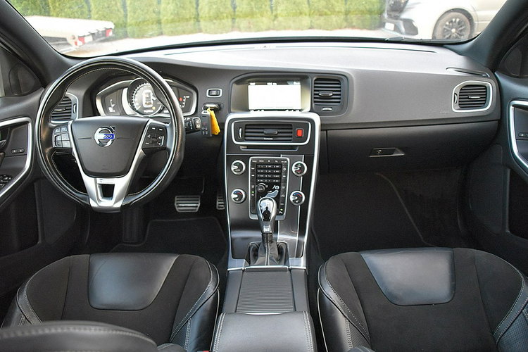 Volvo V60 2,0D3 150Km R-Design Pół-Skóra Led Navi Xenon Gwarancja zdjęcie 20